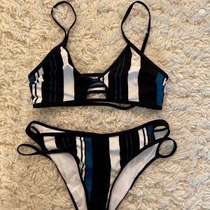 Cupshe bikini top & bottom size small
